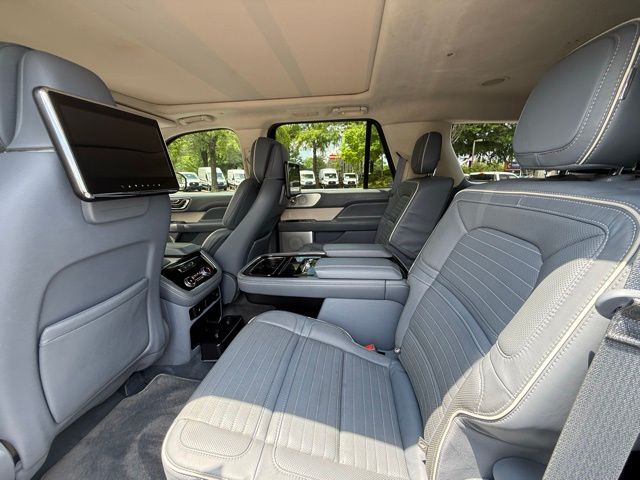 2019 Lincoln Navigator Black Label photo