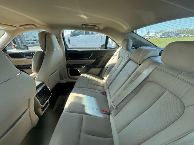 2018 Lincoln Continental Select