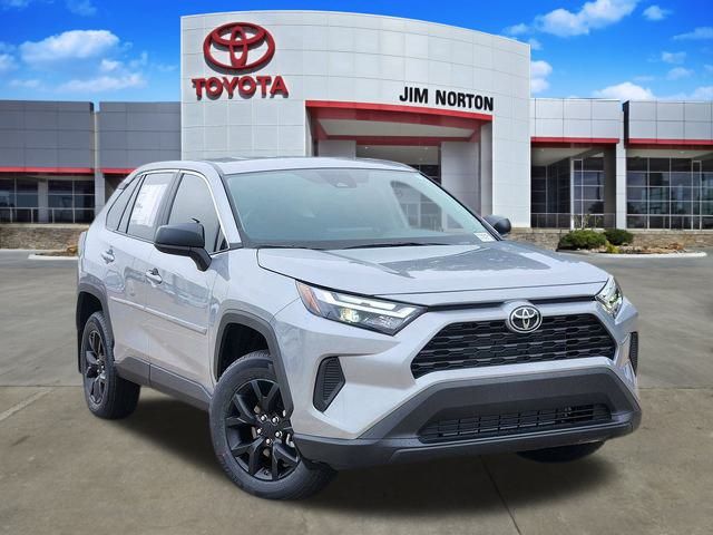 2025 Toyota RAV4 LE's photo