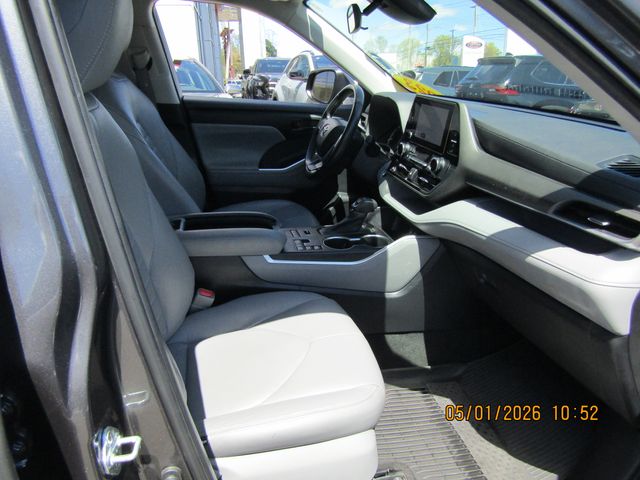 used 2023 Toyota Highlander car, priced at $33,999