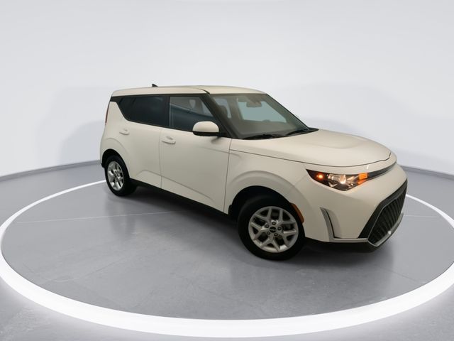 Used 2023 White Kia LX image 8