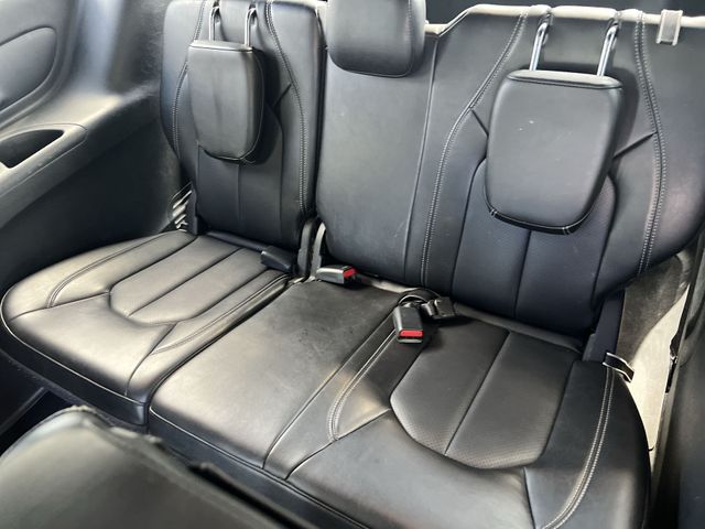 Used 2025 Black Chrysler Select image 37