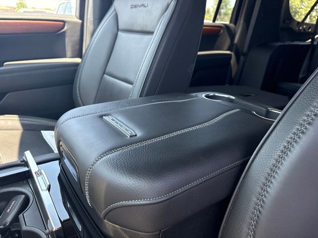 Used 2025 GMC Yukon XL SUV