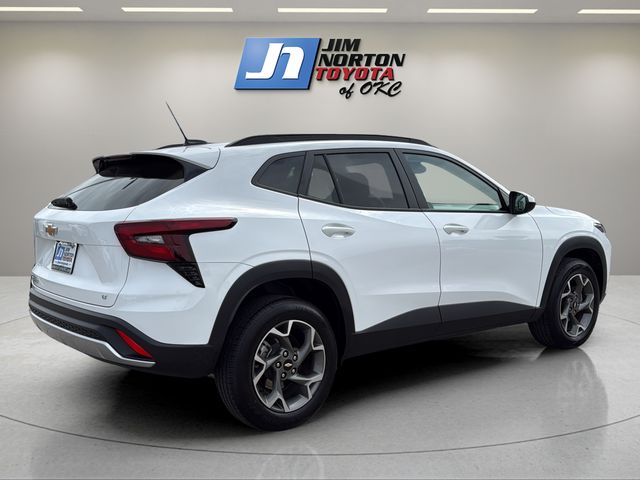 2025 Chevrolet Trax LT - Photo 5