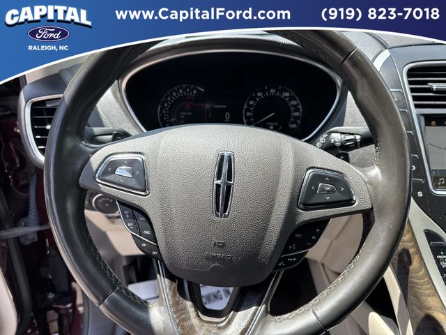 Used 2018 Red Lincoln Select image 24