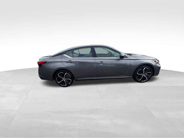 2025 Gun Metallic Nissan Altima SR FWD Sedan