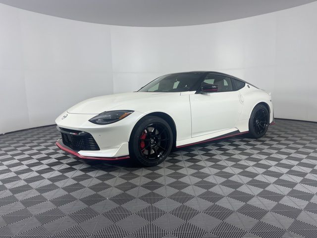 2025 Pearl White Tricoat/Super Black Nissan Z NISMO RWD Coupe