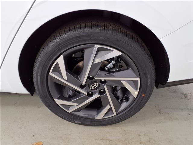 2025 Hyundai Elantra Limited photo