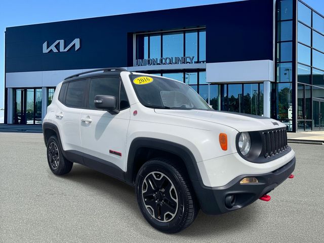 Alpine White 2016 Jeep Renegade Trailhawk 4WD SUV / Crossover Four-Wheel Drive 9-Speed Automatic