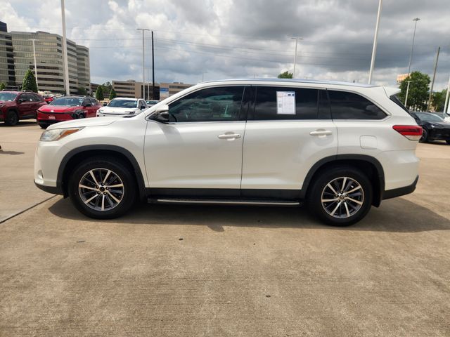 2019 Toyota Highlander XLE White at Legacy Ford