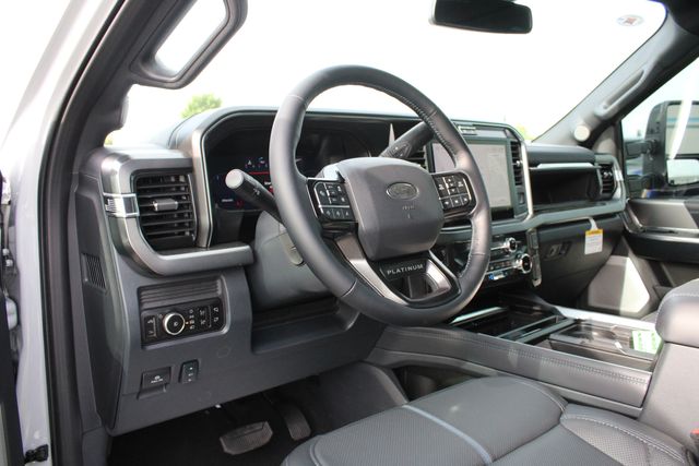 New 2026 White Ford Platinum image 2
