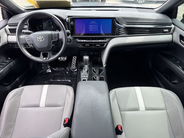 2025 Toyota Camry SE - Photo 15