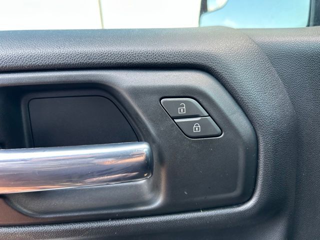 Used 2022 Blue Chevrolet Custom image 15