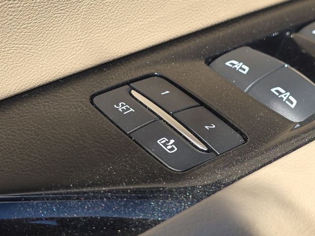 2021 Cadillac Escalade Premium Luxury:45327B1