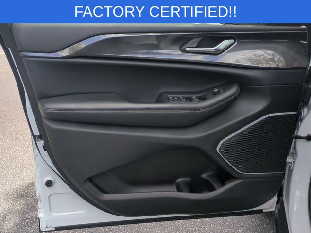 Used 2022 White Jeep Altitude image 12