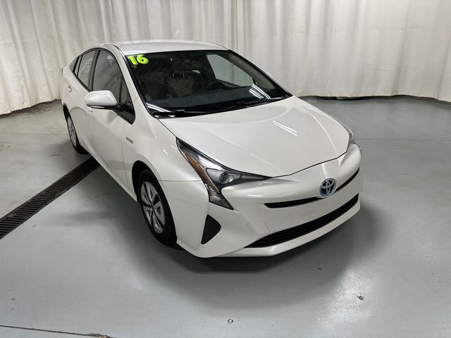 White (Blizzard Pearl) 2016 Toyota Prius Three FWD Hatchback Front-Wheel Drive Continuously Variable Transmission
