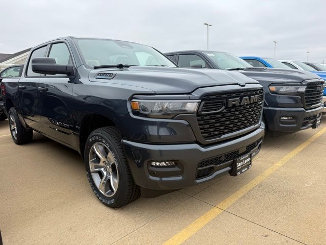 2026 RAM 1500 Express Crew Cab 4WD