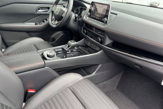 2026 Nissan Rogue SV - Photo 13
