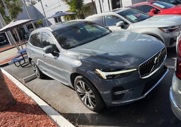 2023 Volvo XC60 B5 Ultimate Bright Theme