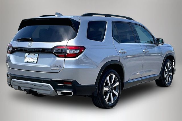 Used 2025 Honda Pilot Touring 4D Sport Utility