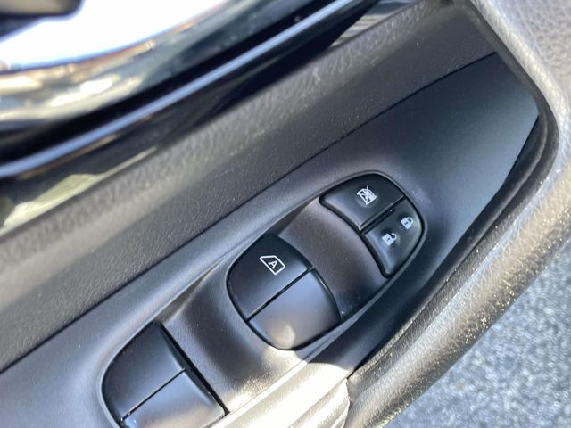 Used 2022 Gray Nissan SV image 15