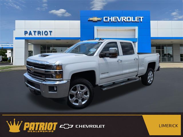 White (Iridescent Pearl Tricoat) 2018 Chevrolet Silverado 2500HD Pickup Truck Four-Wheel Drive 6-Speed Automatic