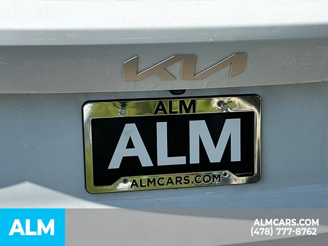 Used 2022 White Kia S image 12