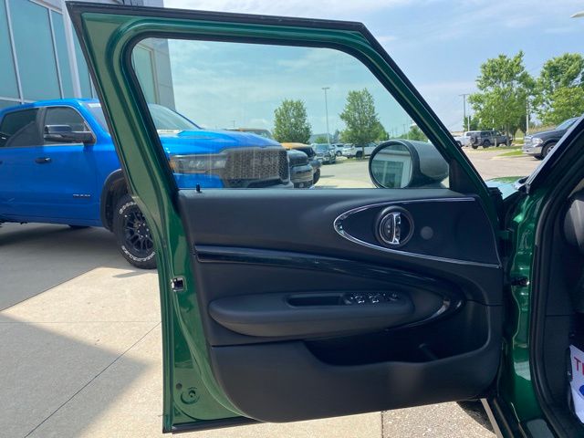 2023 MINI Cooper S Clubman - British Racing Green exterior view 9