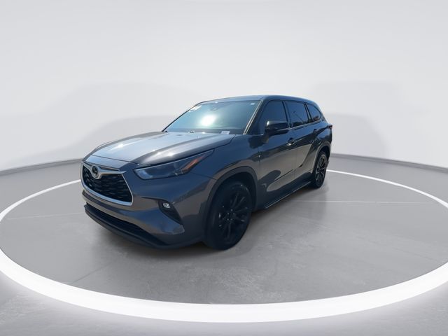 Used 2022 Gray Toyota LE image 3