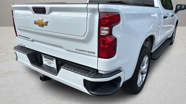 Used 2025 White Chevrolet Custom image 33