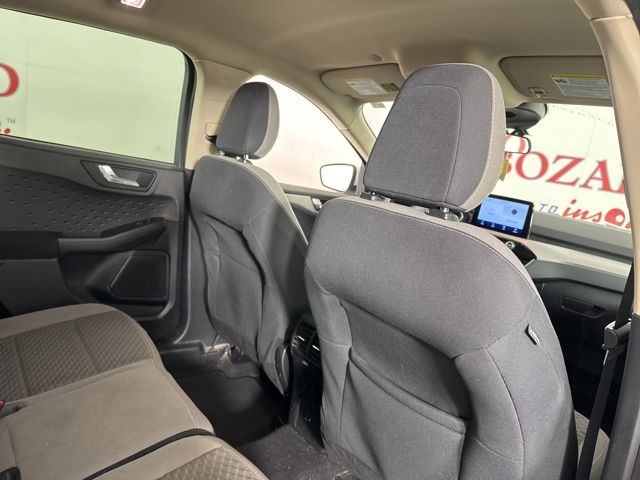 2020 Oxford White Ford Escape SE FWD SUV