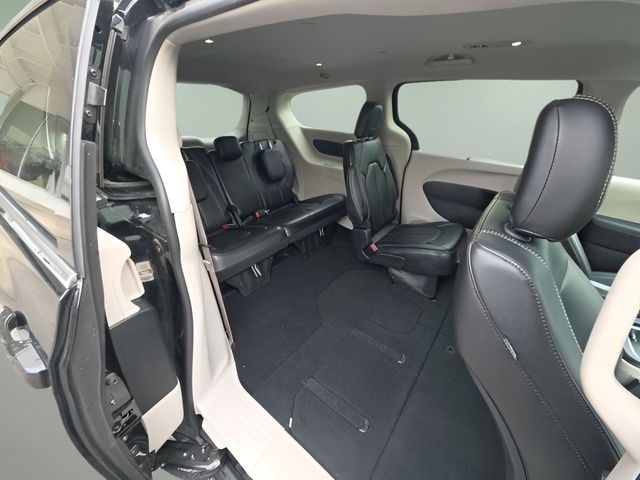 Used 2024 Chrysler Pacifica Van