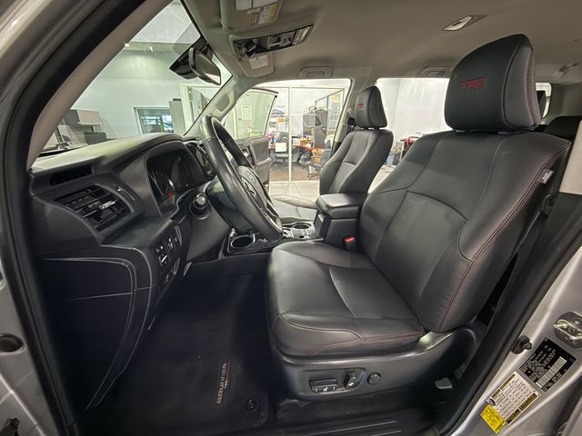 2024 Toyota 4Runner TRD Off-Road Premium - 9