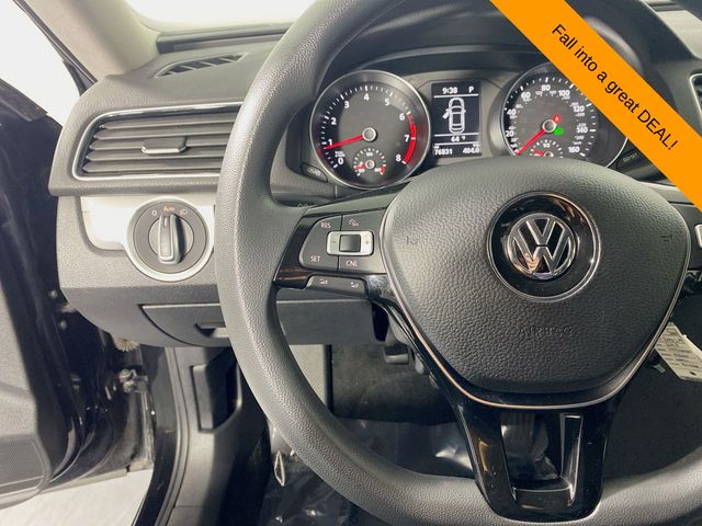 2016 Volkswagen Passat 1.8T S 13