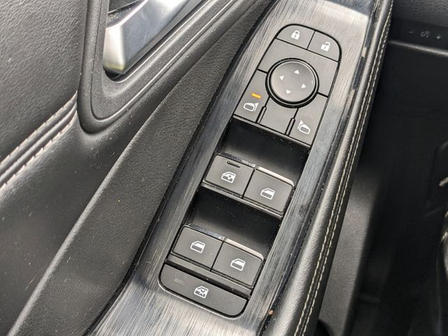 2023 Nissan Rogue SV photo