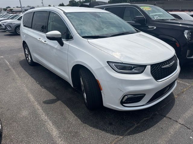 Bright White Clearcoat 2023 Chrysler Pacifica Minivan All-Wheel Drive 9-Speed Automatic