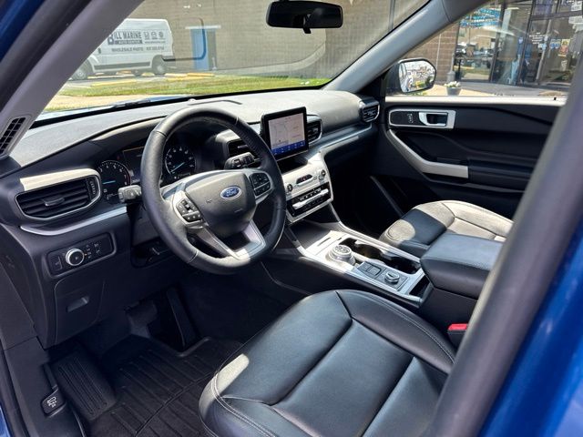 View vehicle photo 7