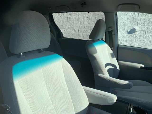 2011 Toyota Sienna LE 8-Passenger photo
