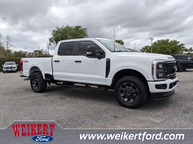 Oxford White 2024 Ford F-250 Super Duty XL Crew Cab 4WD Pickup Truck Four-Wheel Drive Automatic