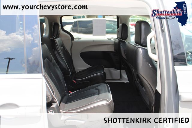 Used 2023 Chrysler Pacifica Van