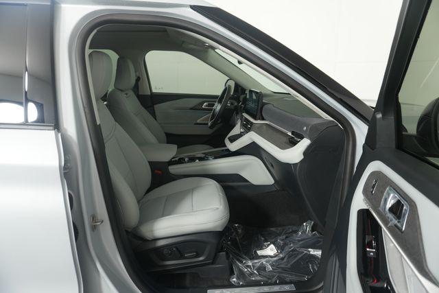 New 2026 White Ford Platinum image 33