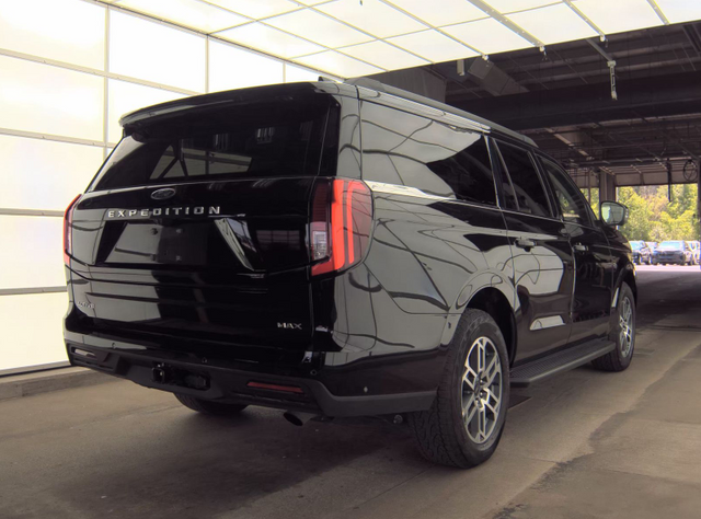 2025 Agate Black Metallic Ford Expedition Max Active 4X4 SUV