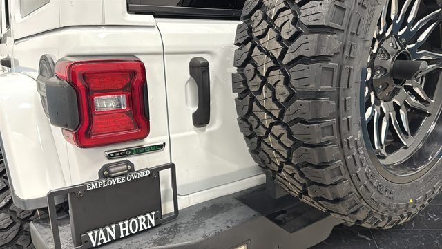 Used 2021 Bright White Clearcoat Jeep Unlimited Rubicon image 38