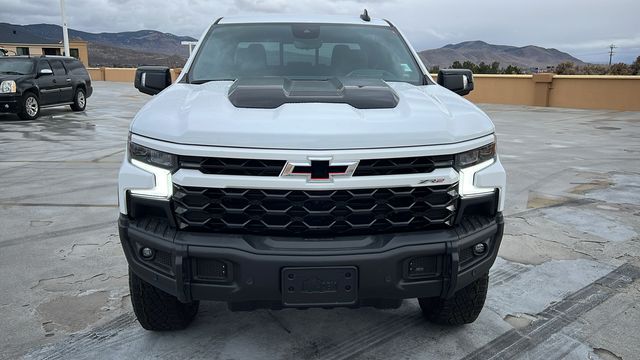 2024 Chevrolet Silverado 1500 ZR2 8