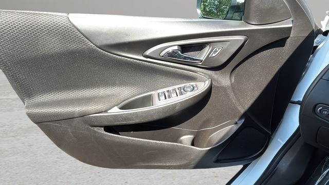 Used 2025 White Chevrolet LT image 17