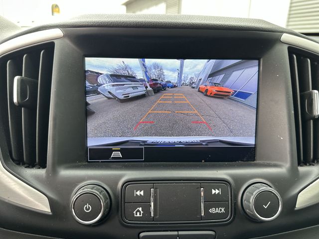 Used 2022 White GMC SLE image 26