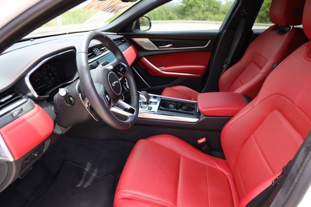 2024 Jaguar XF R-Dynamic SE - 9