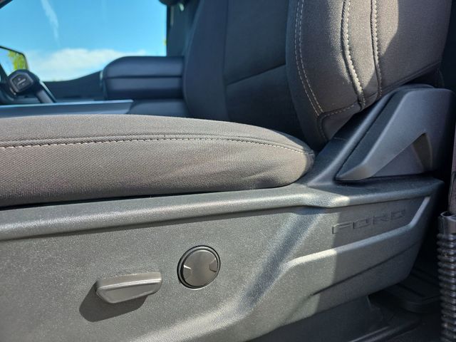 Used 2025 Oxford White Ford XLT image 28