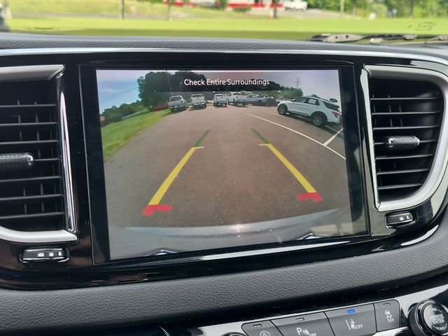 Used 2025 White Chrysler Select image 26