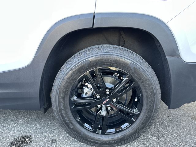 Used 2022 White GMC AT4 image 10